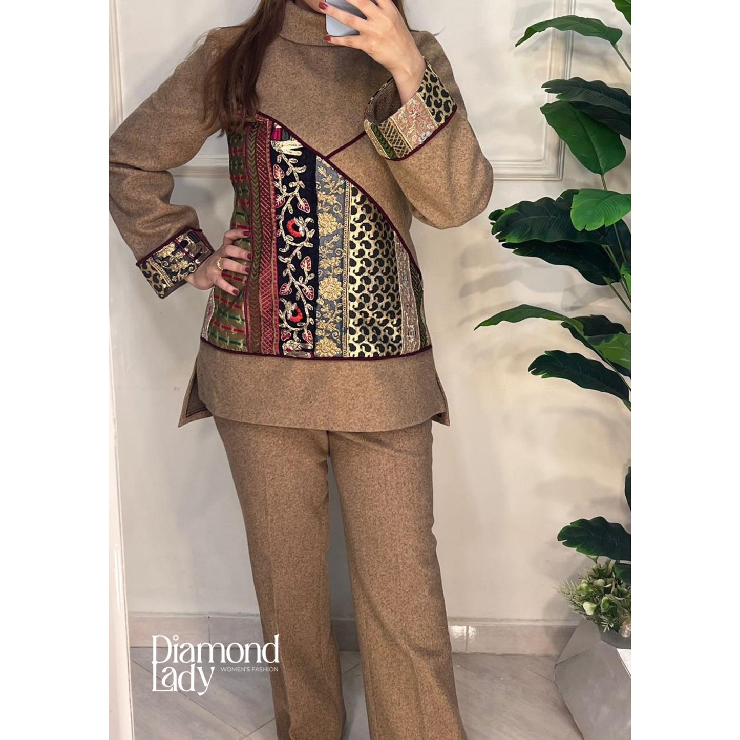 سوت صوف مبطن ستان مطرز خيوط