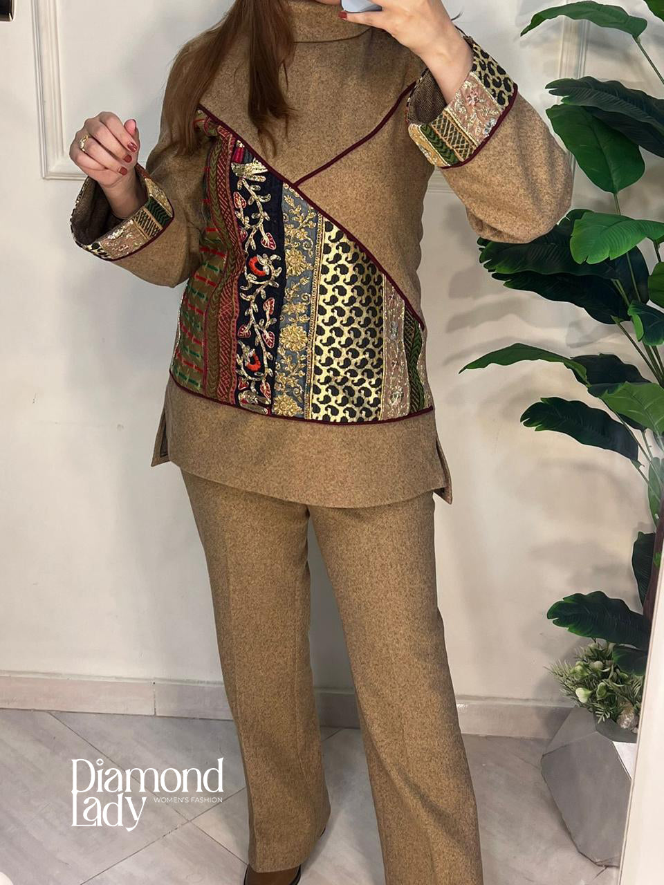 سوت صوف مبطن ستان مطرز خيوط